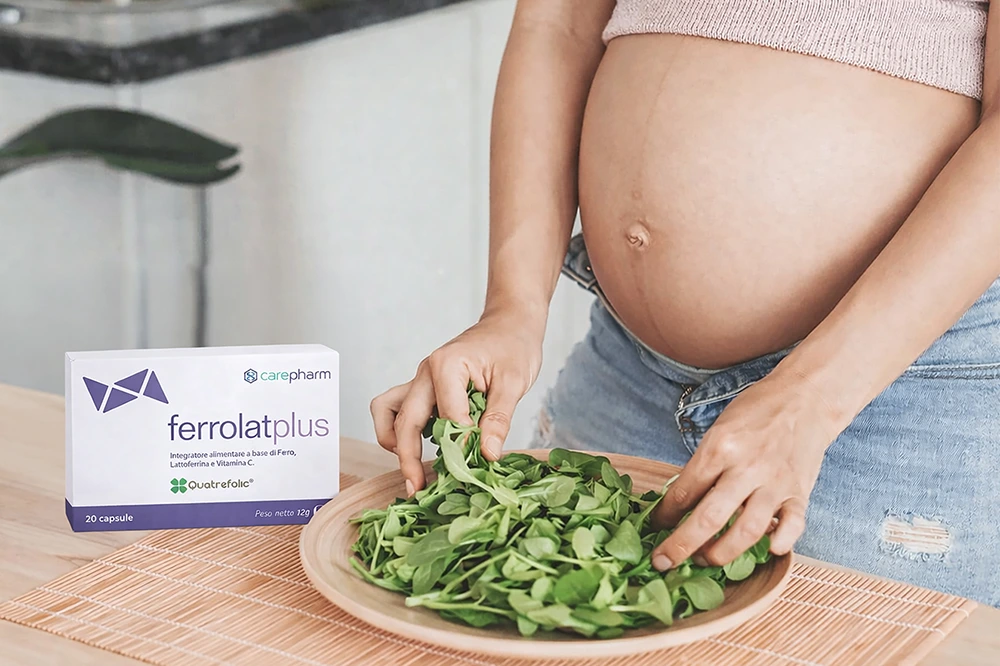 Donna incinta con l'integratore per l'anemia Ferrolat Plus