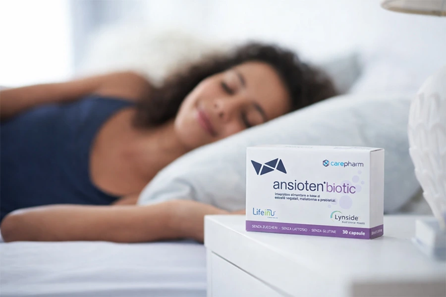 Ansioten Biotic sul comodino con ragazza